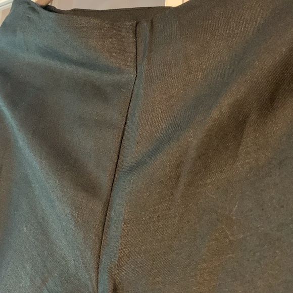 Elegant Lynn Cantin (size10) suit - sleeveless embroidered top & cropped pants. - Picture 7 of 7